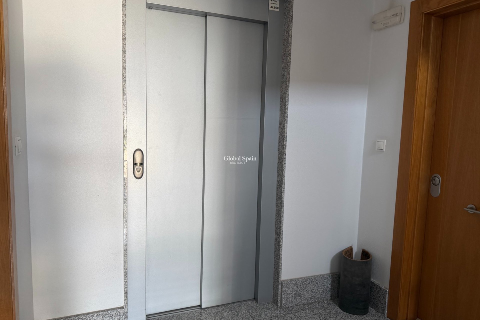 Wederverkoop - APPARTEMENT -
JACARILLA - Jacarilla
