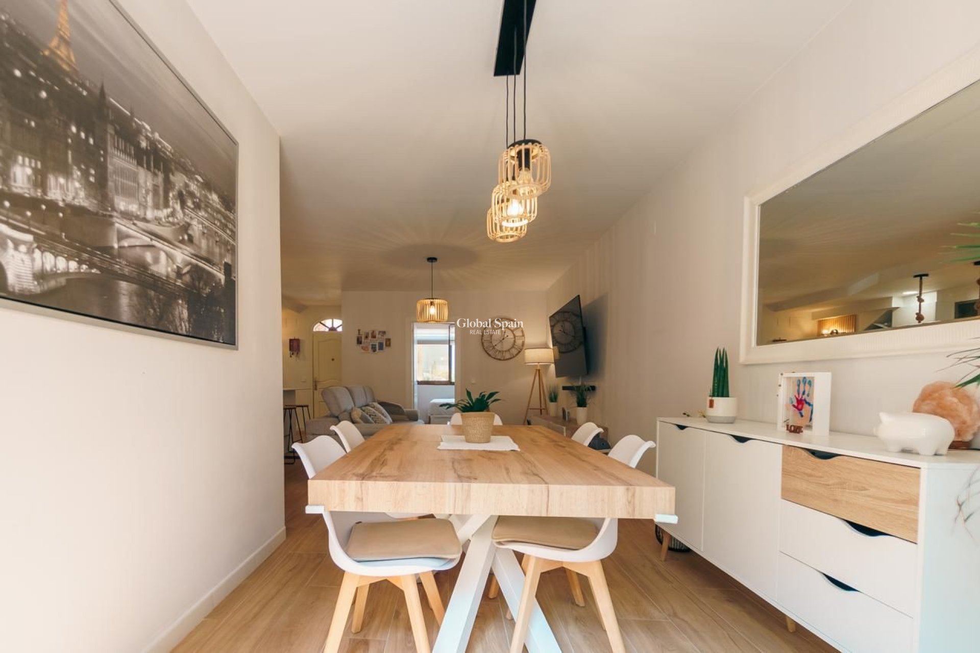Wederverkoop - APPARTEMENT -
L'ALBIR - center