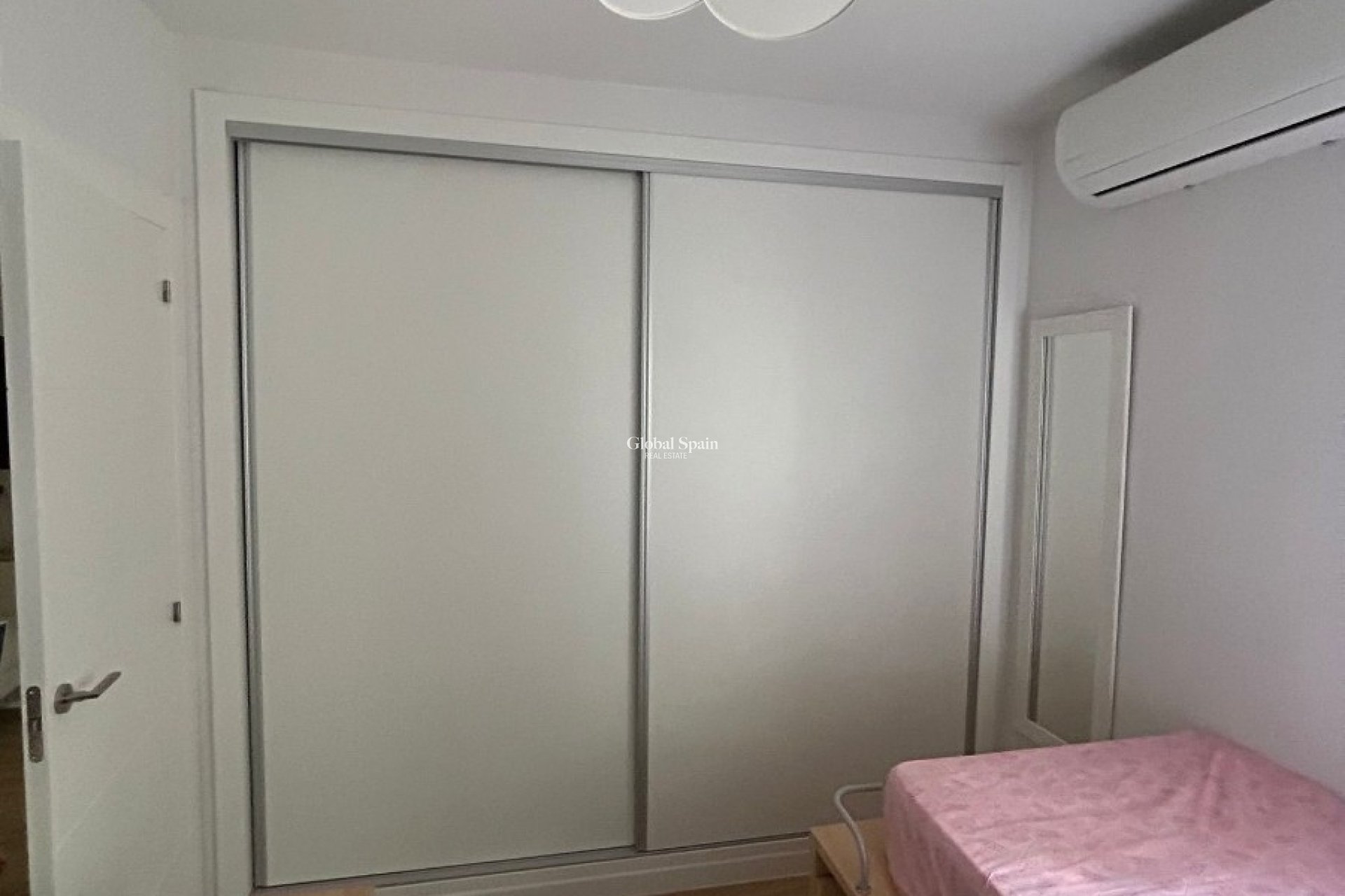Wederverkoop - APPARTEMENT -
L'ALBIR - center