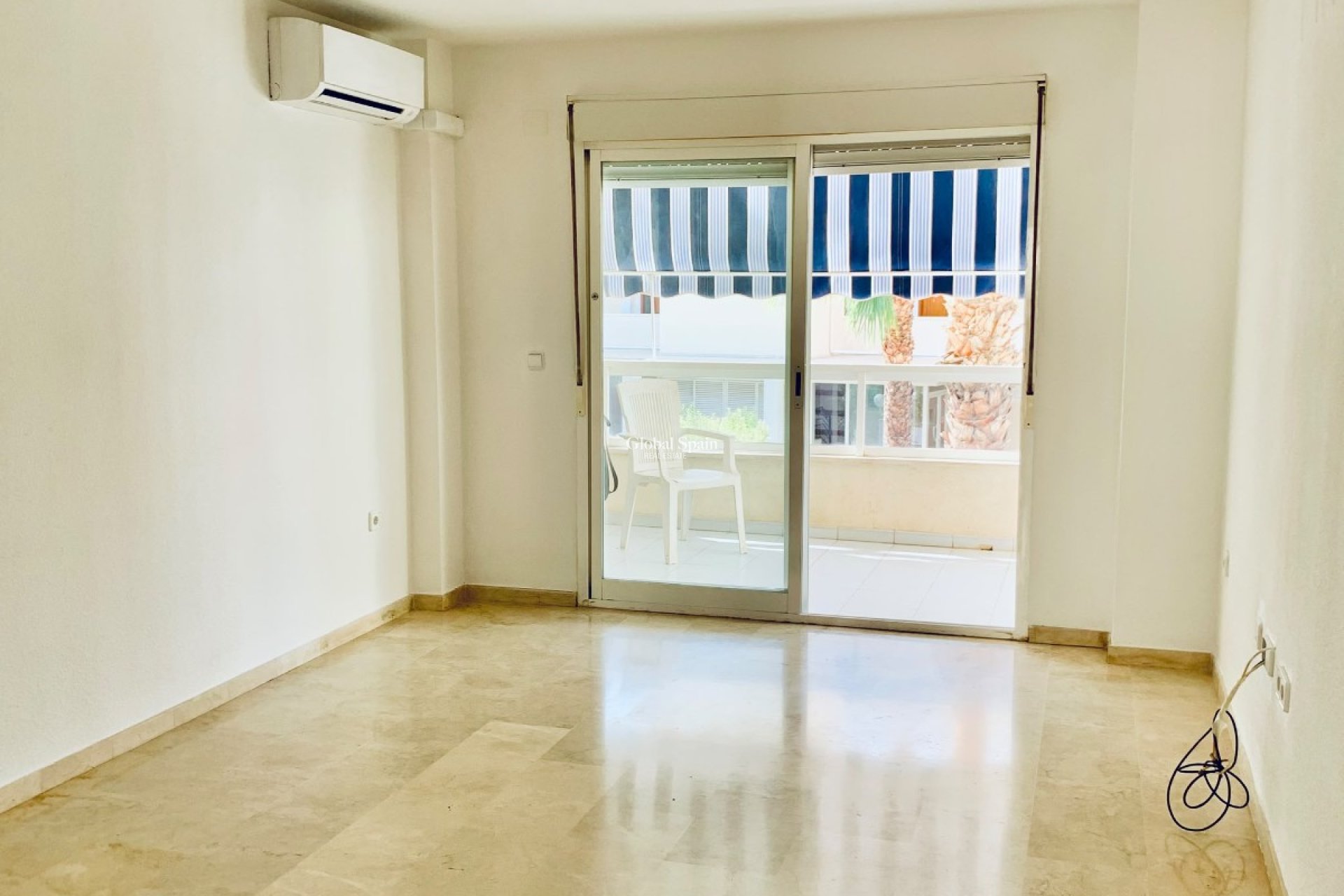 Wederverkoop - APPARTEMENT -
L'ALBIR - center