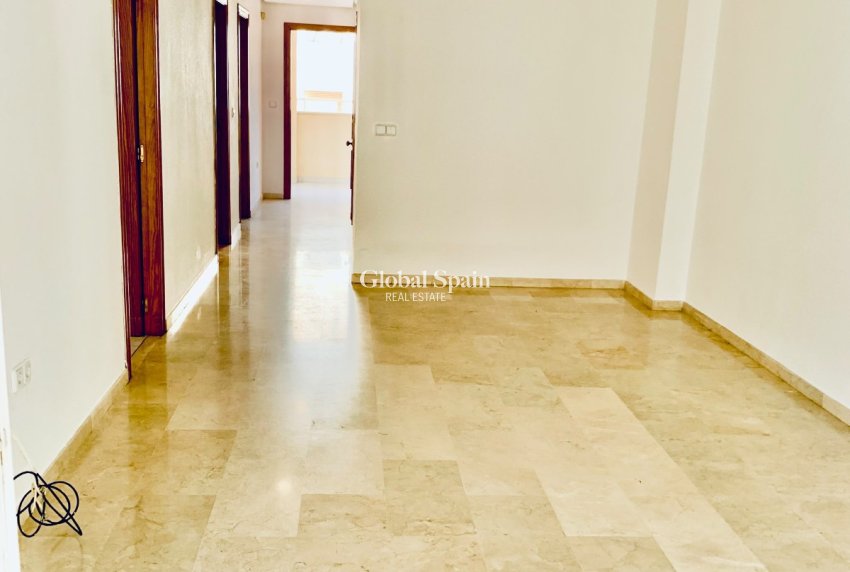 Wederverkoop - APPARTEMENT -
L'ALBIR - center
