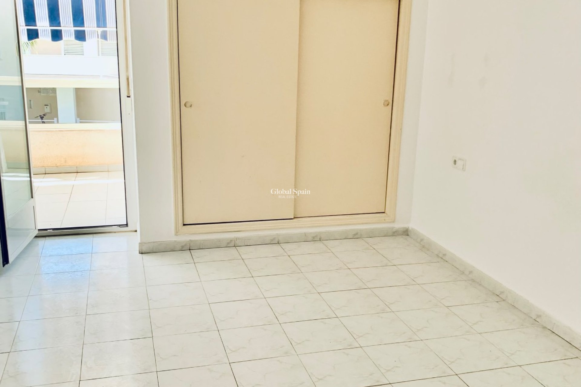 Wederverkoop - APPARTEMENT -
L'ALBIR - center