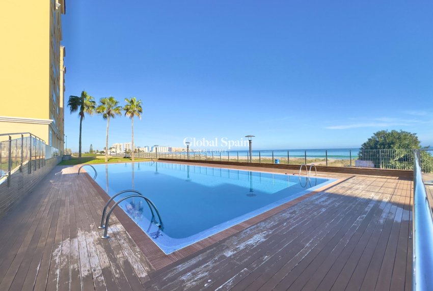 Wederverkoop - APPARTEMENT -
LA MANGA DEL MAR MENOR - Playa del Esparto-Veneziola