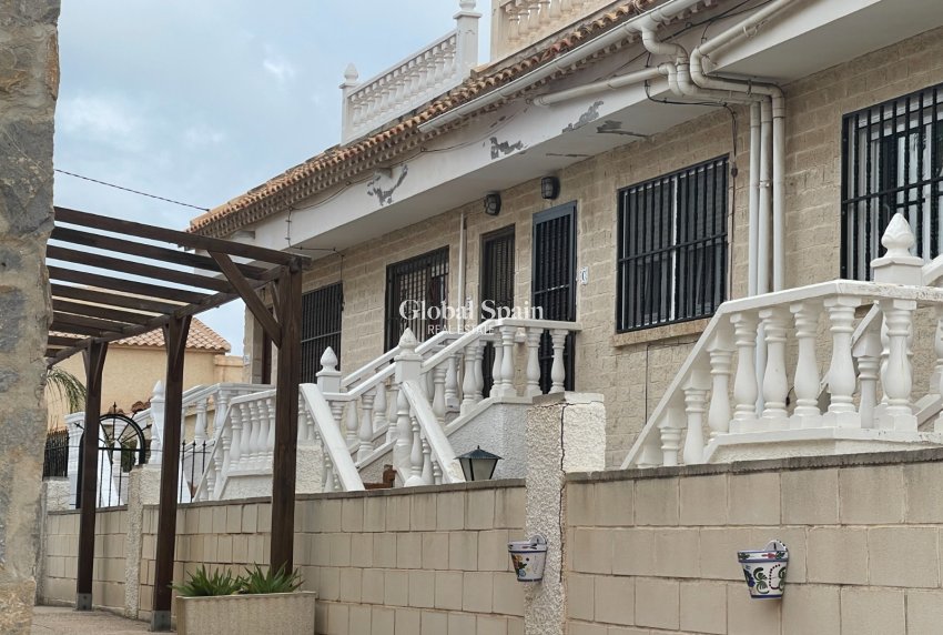 Wederverkoop - APPARTEMENT -
LA MATA - Costa Blanca