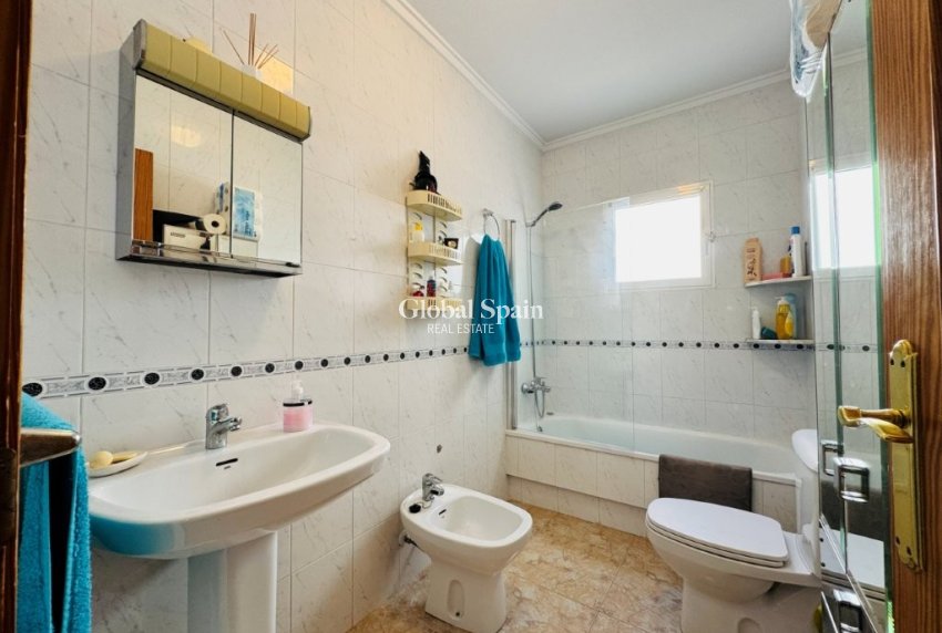 Wederverkoop - APPARTEMENT -
LA MATA - Costa Blanca
