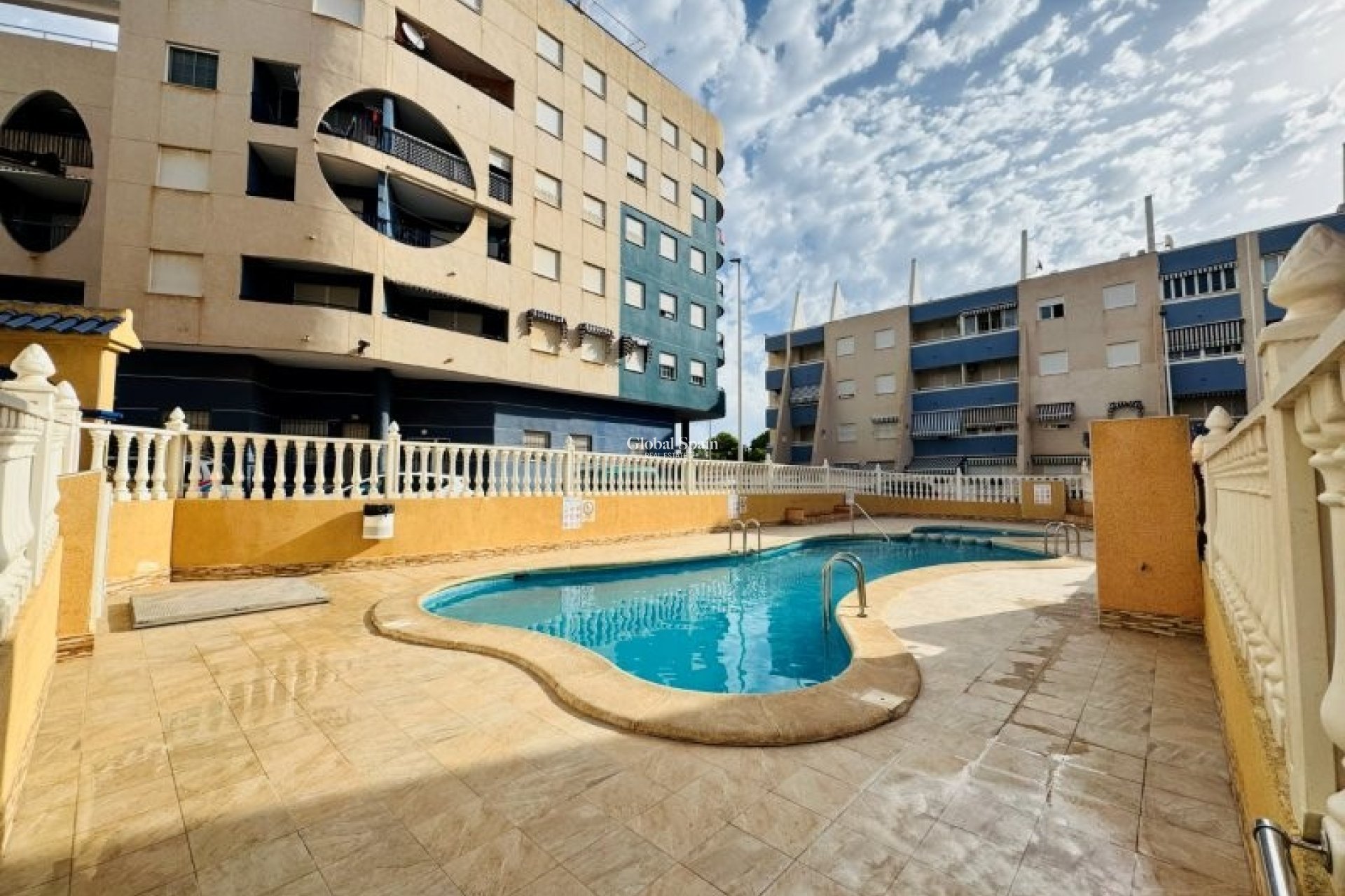Wederverkoop - APPARTEMENT -
LA MATA - Costa Blanca