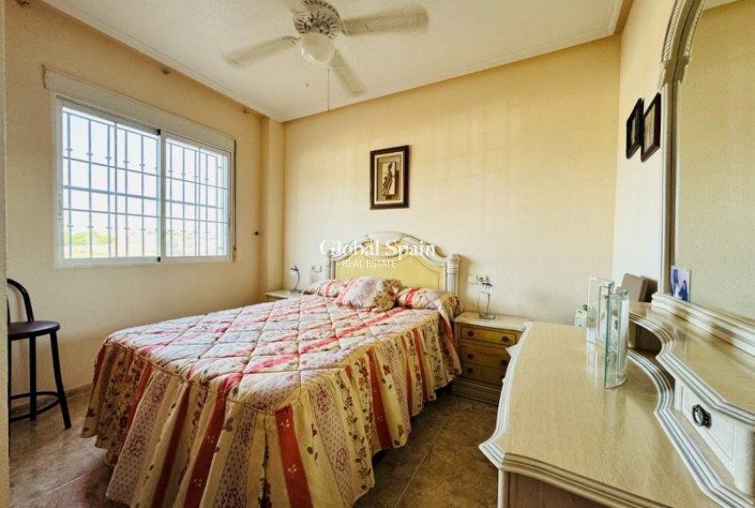 Wederverkoop - APPARTEMENT -
LA MATA - Costa Blanca