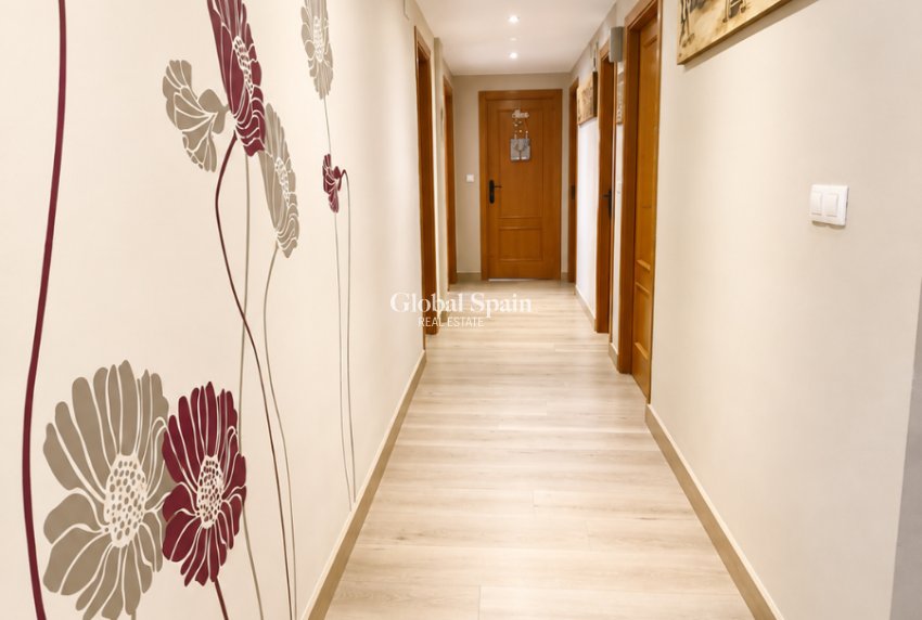 Wederverkoop - APPARTEMENT -
LA NUCÍA - La nucia