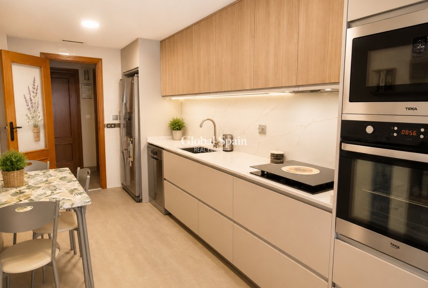Wederverkoop - APPARTEMENT -
LA NUCÍA - La nucia