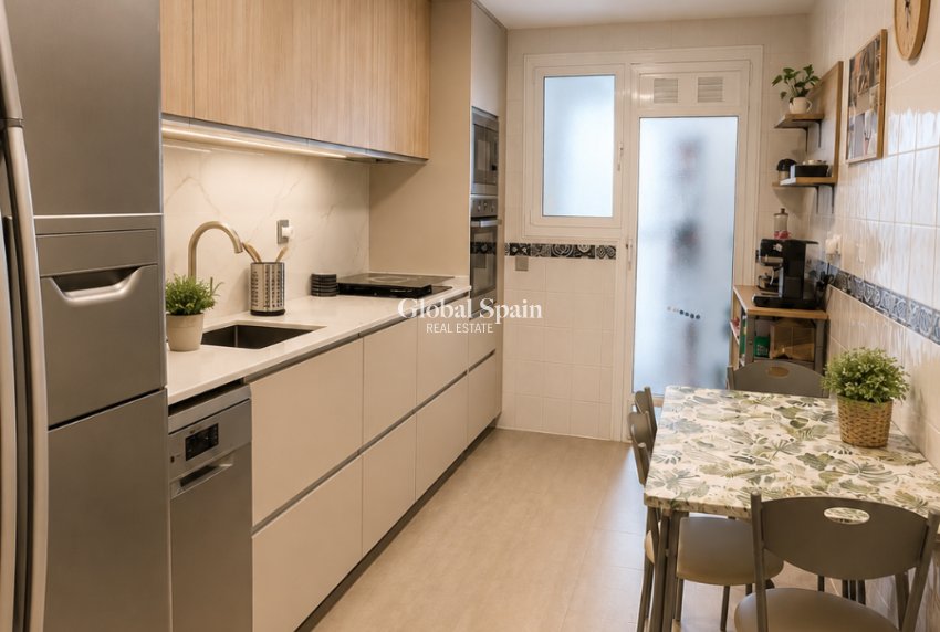 Wederverkoop - APPARTEMENT -
LA NUCÍA - La nucia