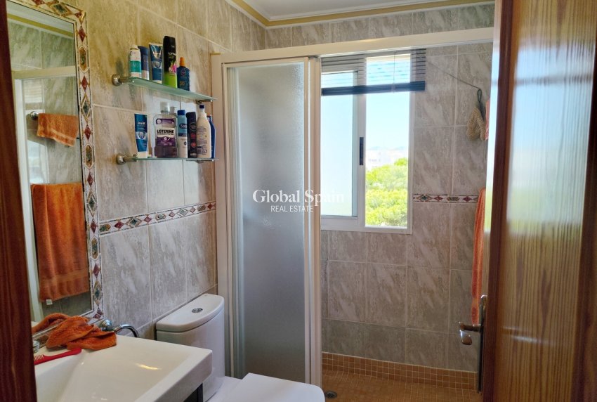 Wederverkoop - APPARTEMENT -
LA ZENIA - Costa Blanca