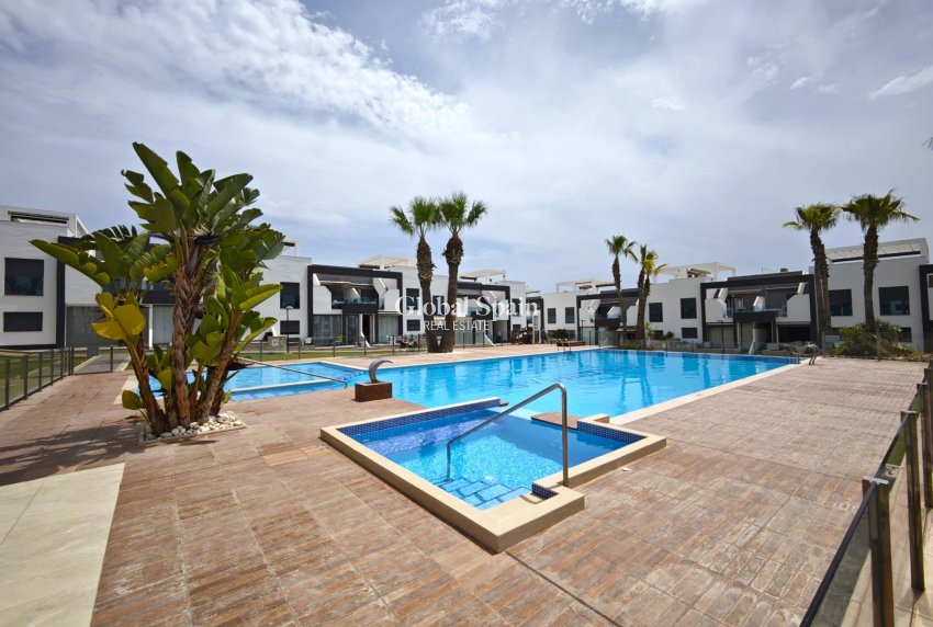 Wederverkoop - APPARTEMENT -
LA ZENIA - Costa Blanca