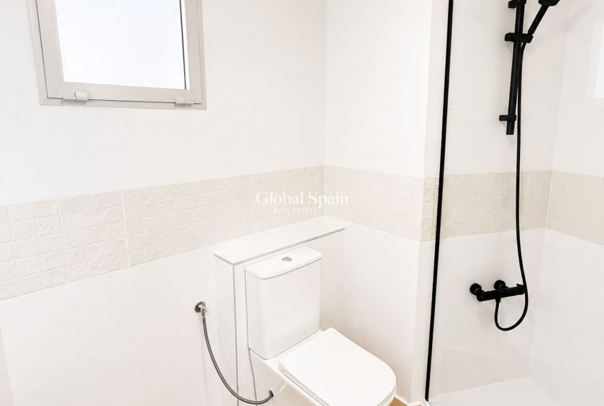 Wederverkoop - APPARTEMENT -
LA ZENIA - Costa Blanca