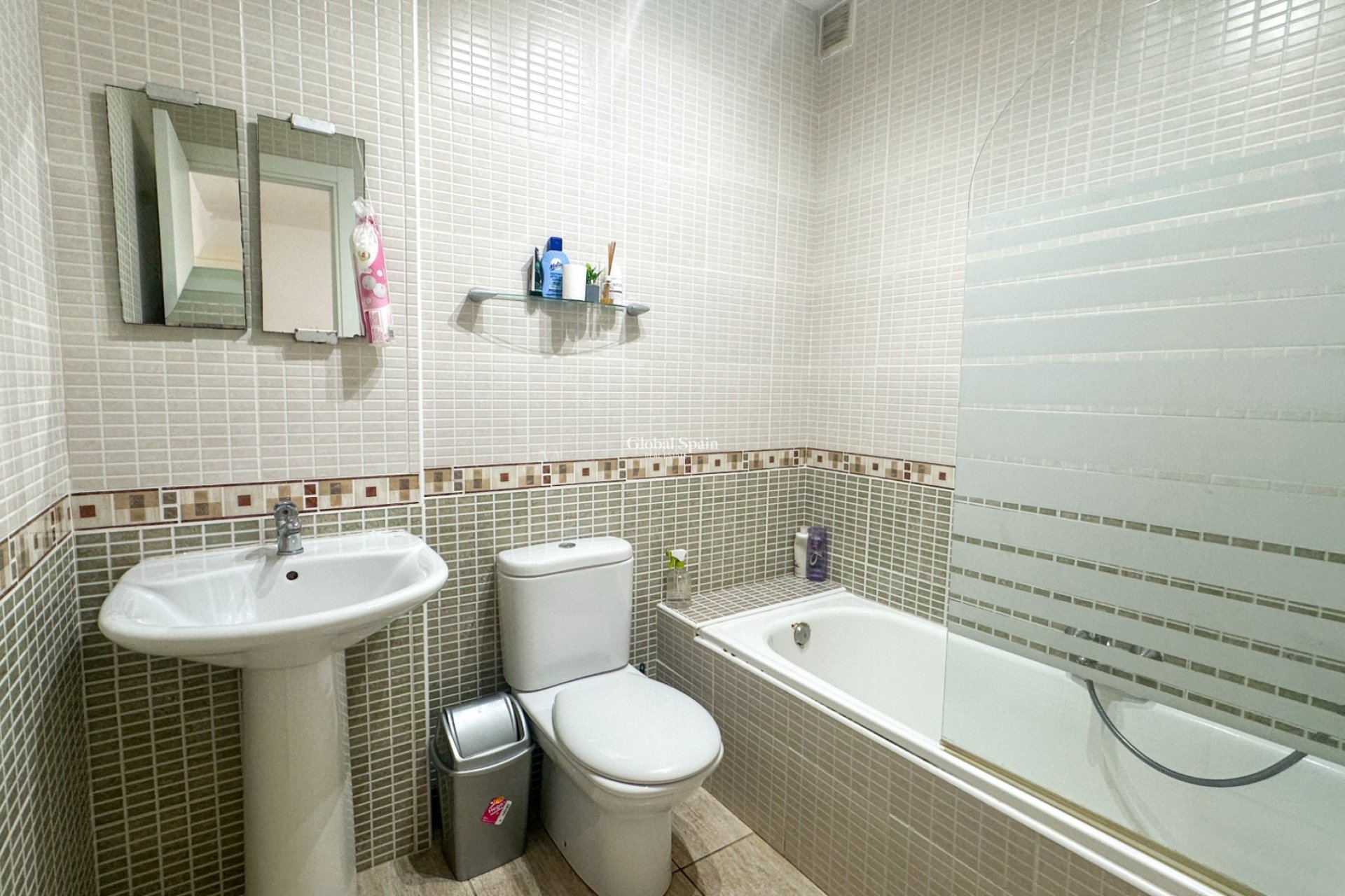 Wederverkoop - APPARTEMENT -
LA ZENIA - Costa Blanca