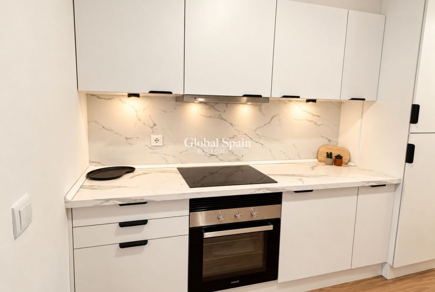 Wederverkoop - APPARTEMENT -
LA ZENIA - Costa Blanca