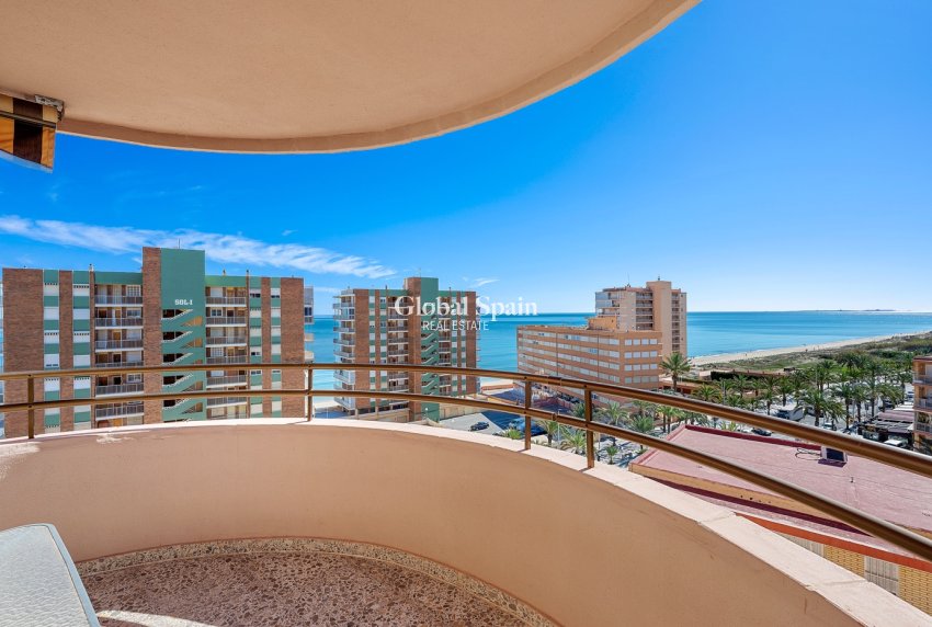 Wederverkoop - APPARTEMENT -
LOS ARENALES DEL SOL - Segunda linea playa