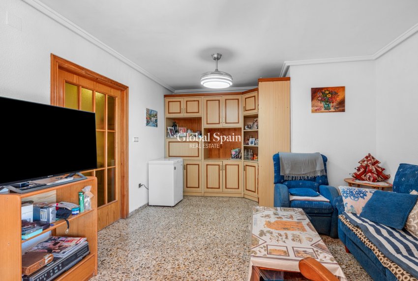 Wederverkoop - APPARTEMENT -
LOS ARENALES DEL SOL - Segunda linea playa