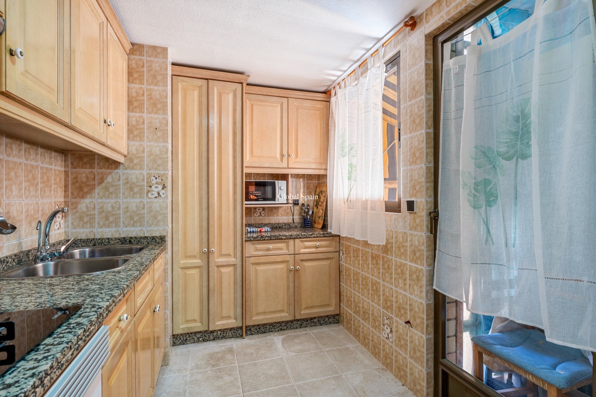 Wederverkoop - APPARTEMENT -
LOS ARENALES DEL SOL - Segunda linea playa