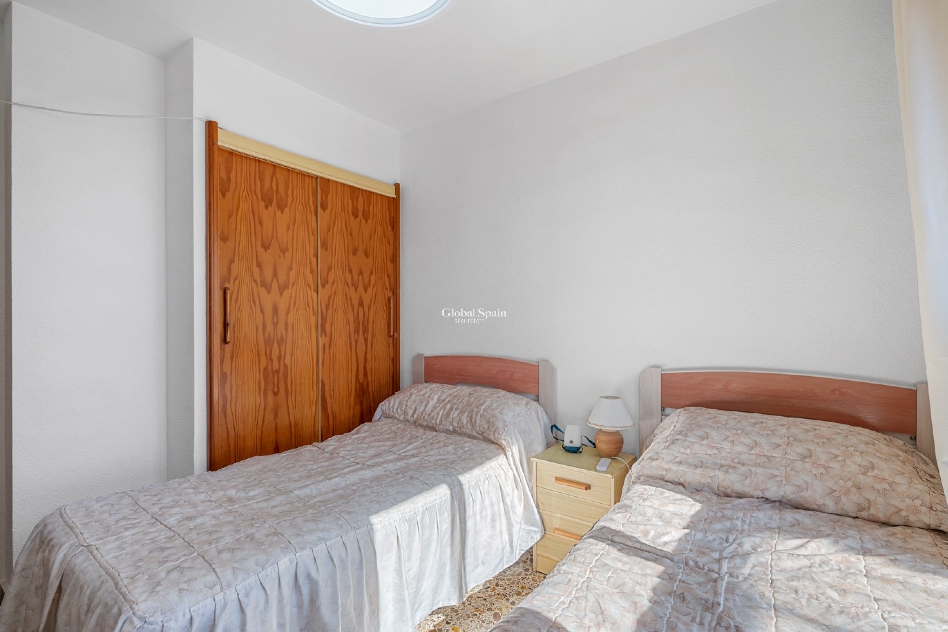 Wederverkoop - APPARTEMENT -
LOS ARENALES DEL SOL - Segunda linea playa