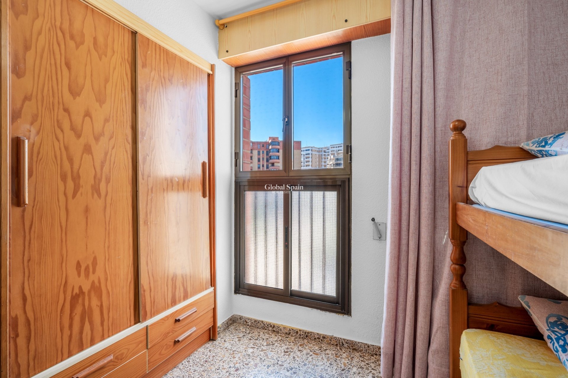 Wederverkoop - APPARTEMENT -
LOS ARENALES DEL SOL - Segunda linea playa