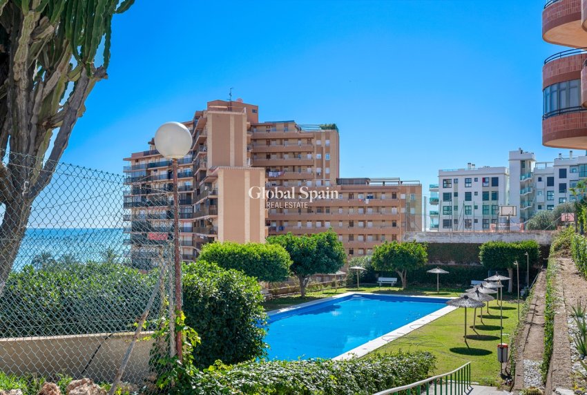 Wederverkoop - APPARTEMENT -
LOS ARENALES DEL SOL - Segunda linea playa