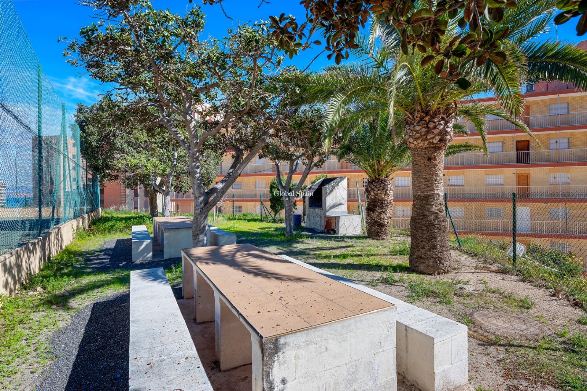 Wederverkoop - APPARTEMENT -
LOS ARENALES DEL SOL - Segunda linea playa