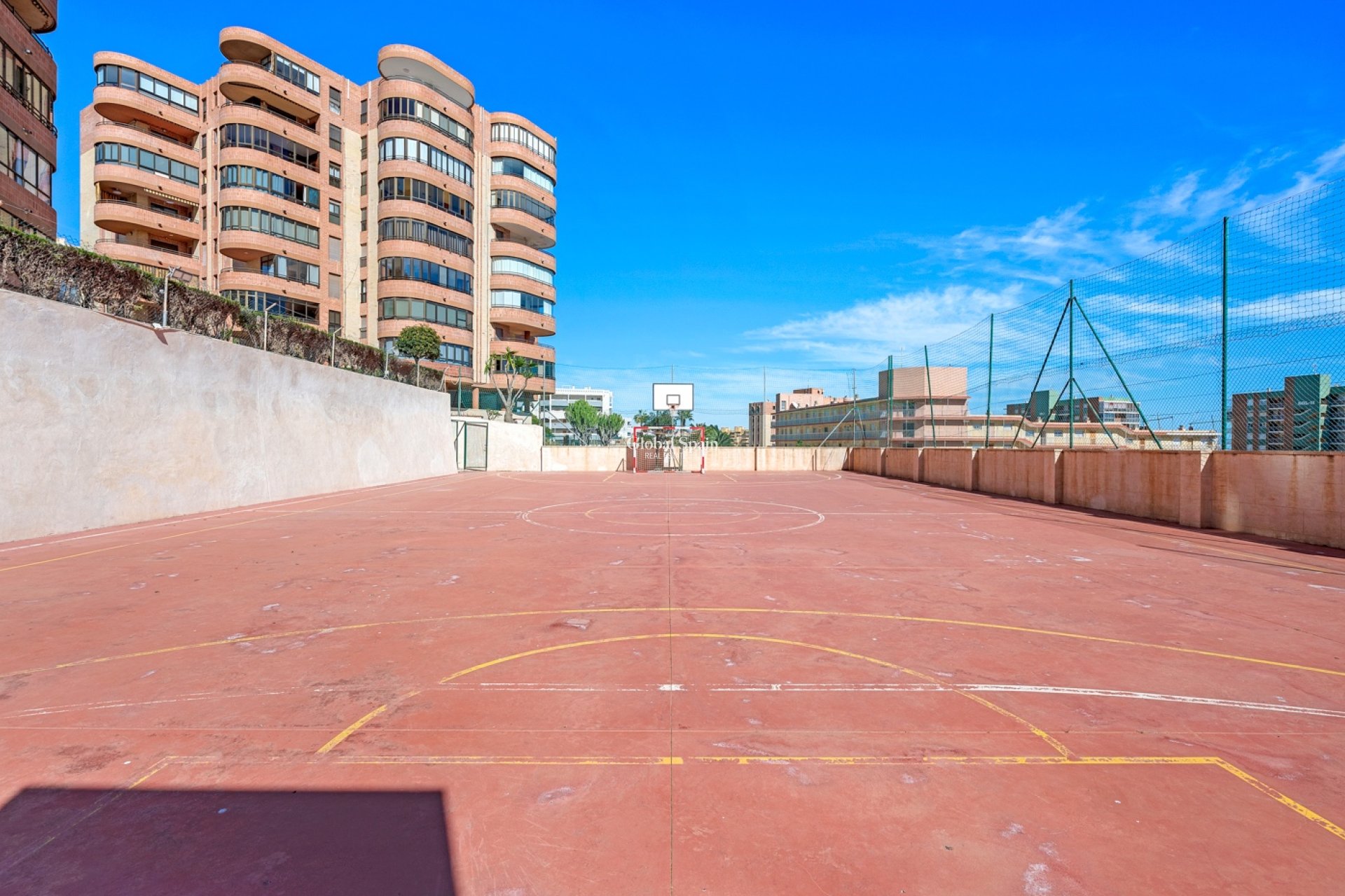 Wederverkoop - APPARTEMENT -
LOS ARENALES DEL SOL - Segunda linea playa