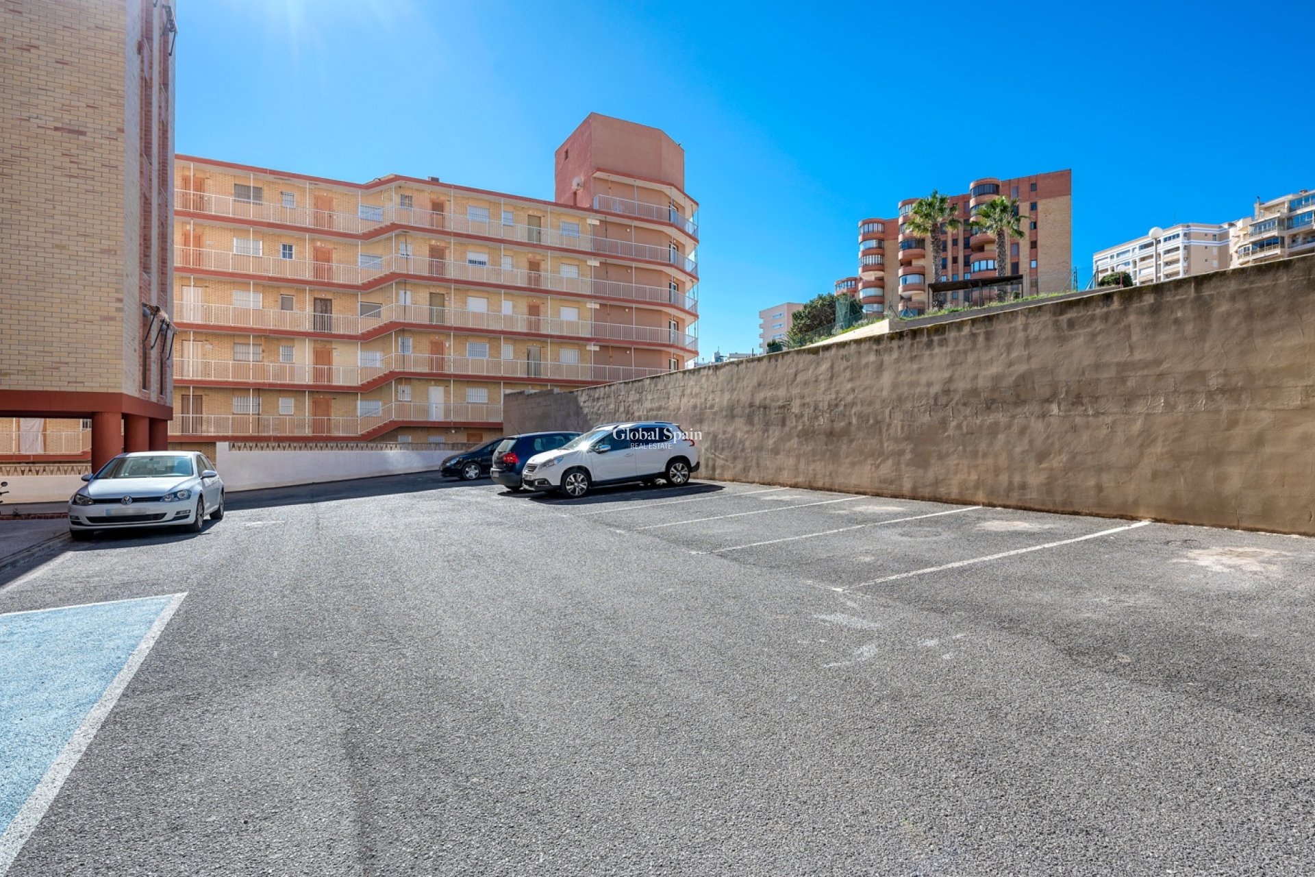 Wederverkoop - APPARTEMENT -
LOS ARENALES DEL SOL - Segunda linea playa