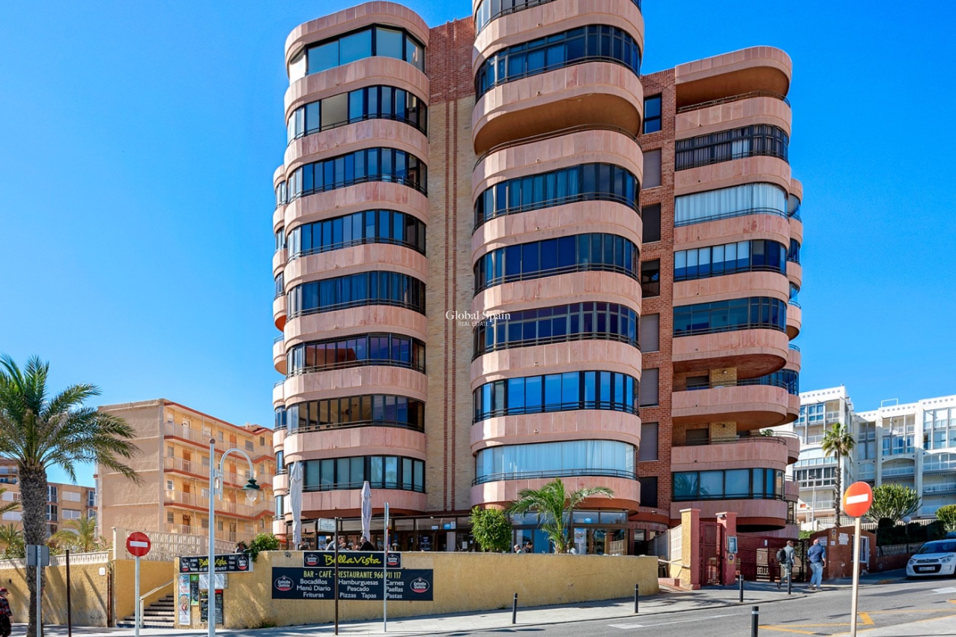 Wederverkoop - APPARTEMENT -
LOS ARENALES DEL SOL - Segunda linea playa