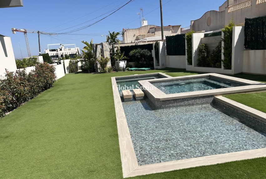 Wederverkoop - APPARTEMENT -
LOS BALCONES - LOS ALTOS - Costa Blanca