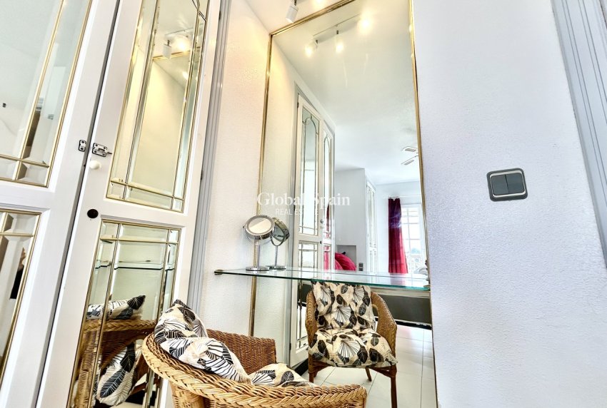 Wederverkoop - APPARTEMENT -
LOS BALCONES - LOS ALTOS - Costa Blanca