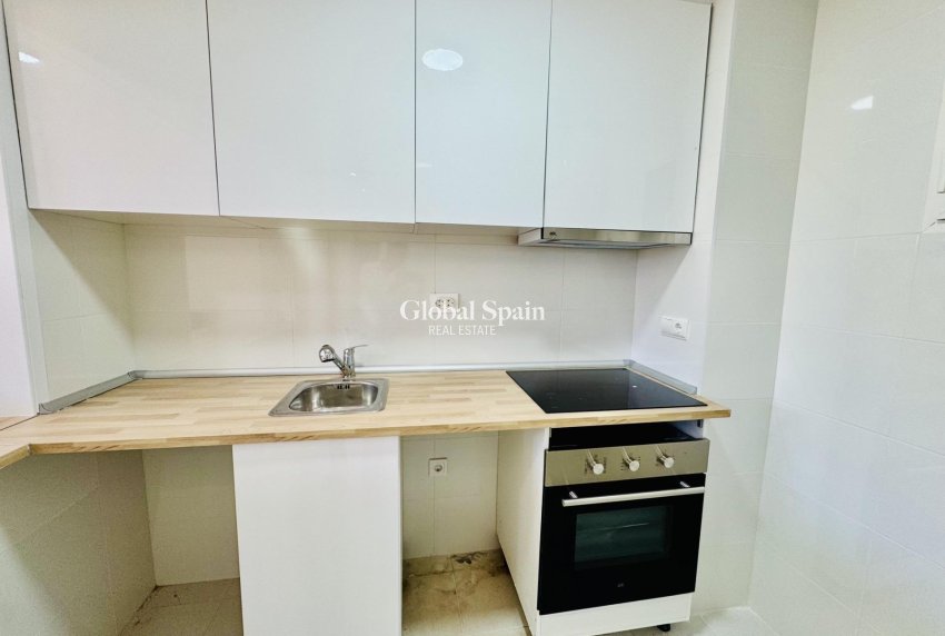 Wederverkoop - APPARTEMENT -
ORIHUELA COSTA - Altos de campoamor