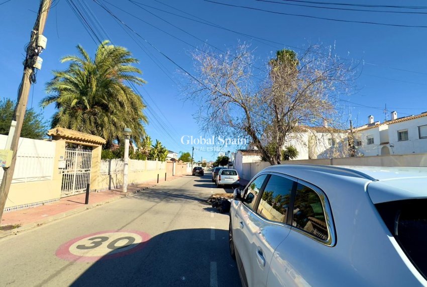 Wederverkoop - APPARTEMENT -
ORIHUELA COSTA - CABO ROIG