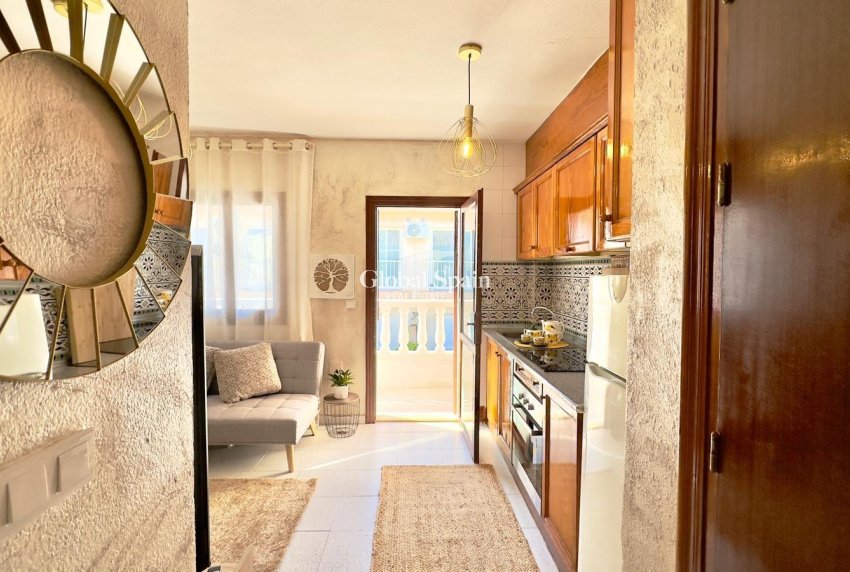 Wederverkoop - APPARTEMENT -
ORIHUELA COSTA - CABO ROIG