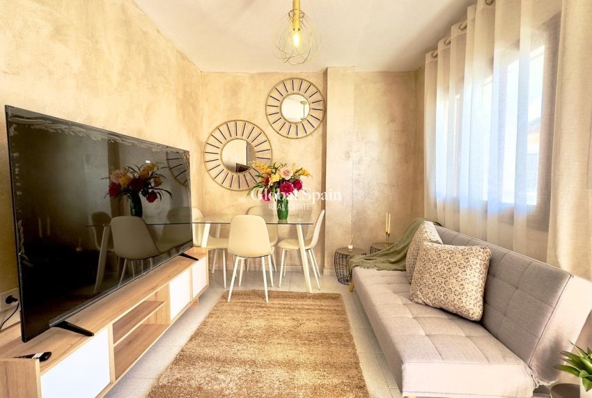 Wederverkoop - APPARTEMENT -
ORIHUELA COSTA - CABO ROIG