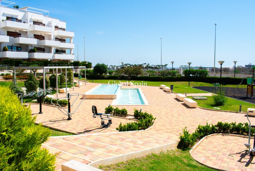 Wederverkoop - APPARTEMENT -
ORIHUELA COSTA - CABO ROIG