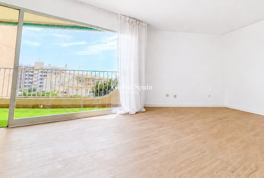 Wederverkoop - APPARTEMENT -
ORIHUELA COSTA - CABO ROIG