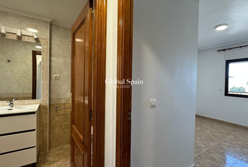 Wederverkoop - APPARTEMENT -
ORIHUELA COSTA - CAMPOAMOR