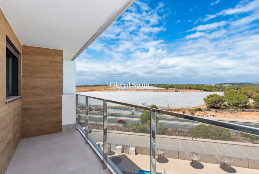 Wederverkoop - Appartement -
ORIHUELA COSTA - CAMPOAMOR