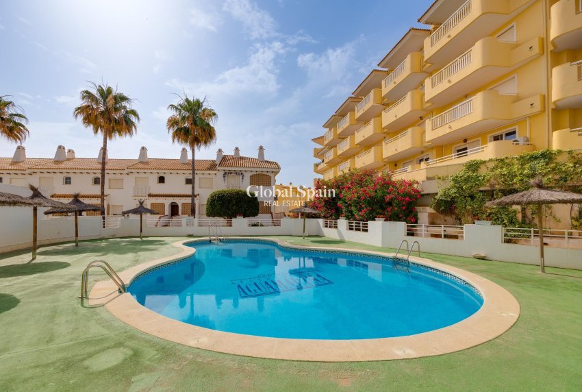Wederverkoop - Appartement -
ORIHUELA COSTA - CAMPOAMOR