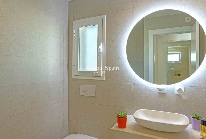 Wederverkoop - APPARTEMENT -
ORIHUELA COSTA - Costa Blanca