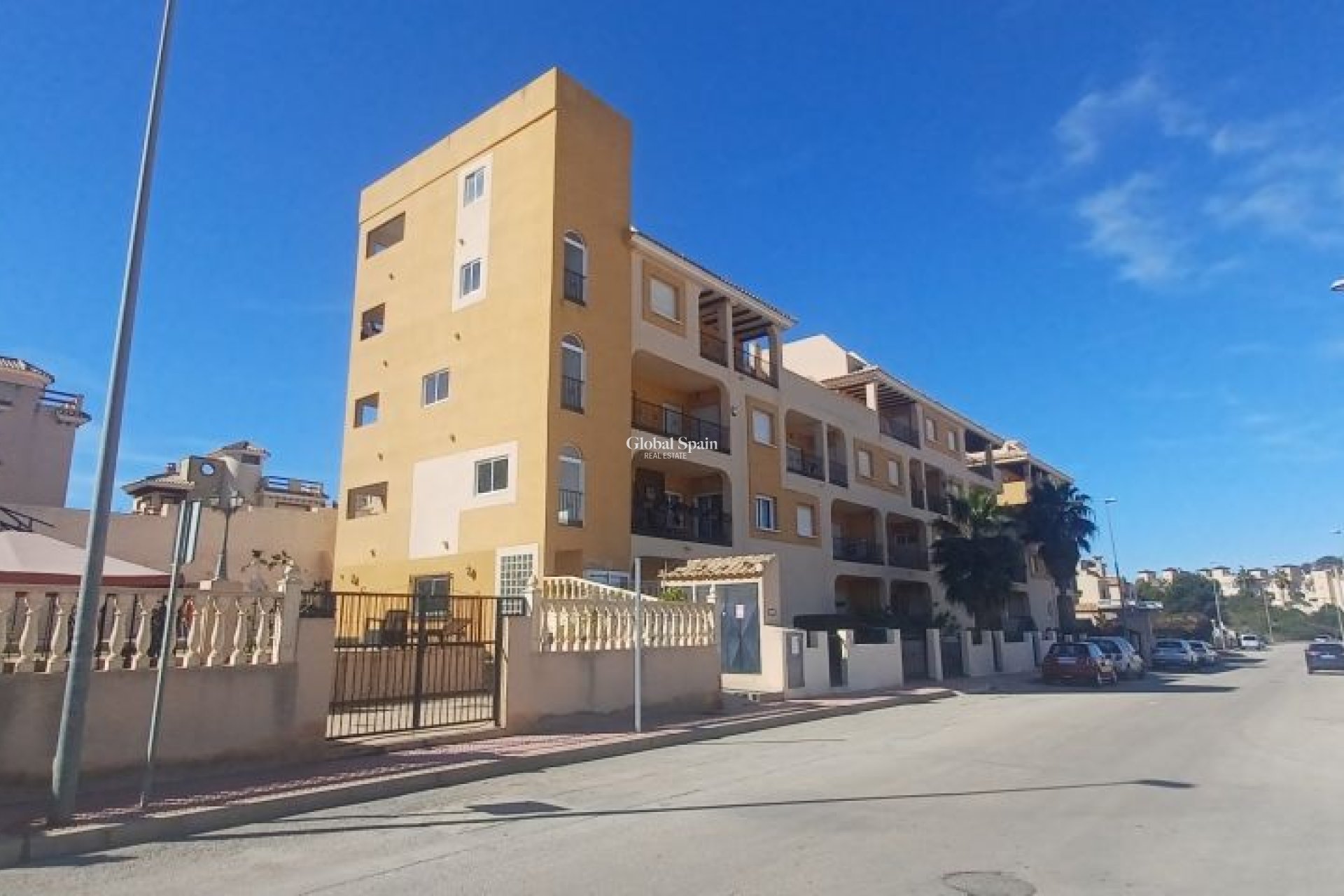 Wederverkoop - APPARTEMENT -
ORIHUELA COSTA - Costa Blanca