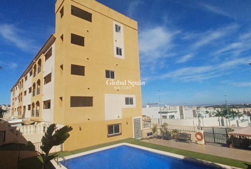 Wederverkoop - APPARTEMENT -
ORIHUELA COSTA - Costa Blanca