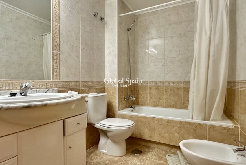 Wederverkoop - APPARTEMENT -
ORIHUELA COSTA - Costa Blanca