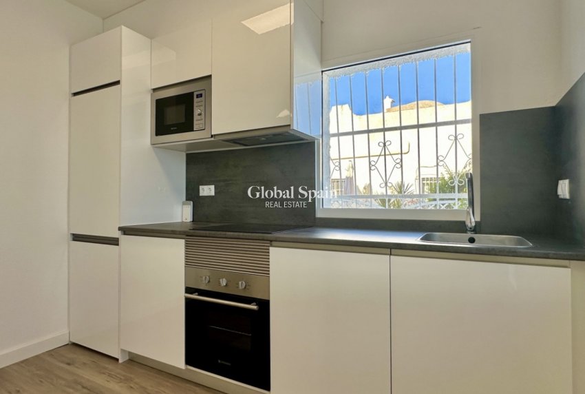 Wederverkoop - APPARTEMENT -
ORIHUELA COSTA - Costa Blanca