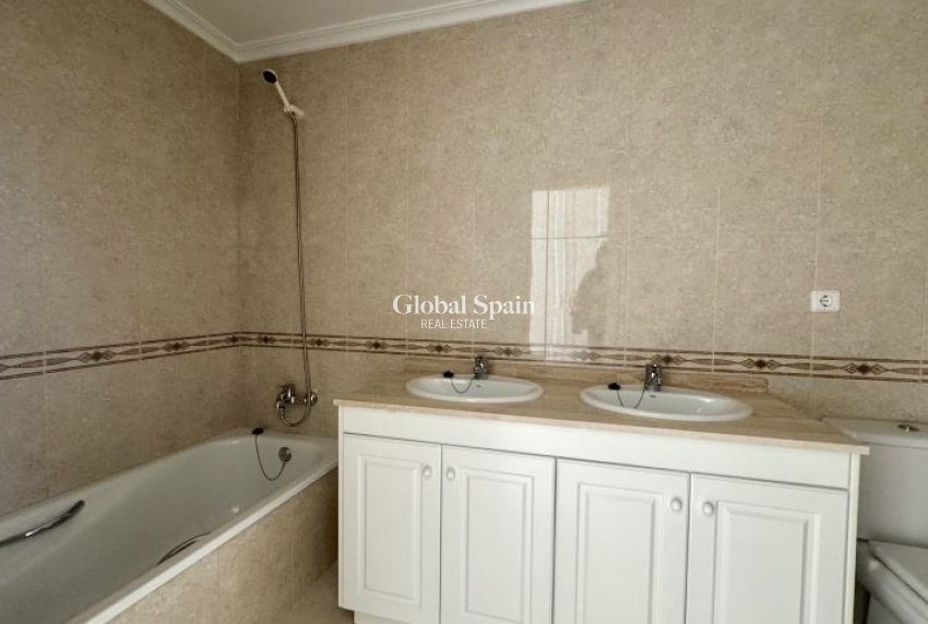 Wederverkoop - APPARTEMENT -
ORIHUELA COSTA - Costa Blanca