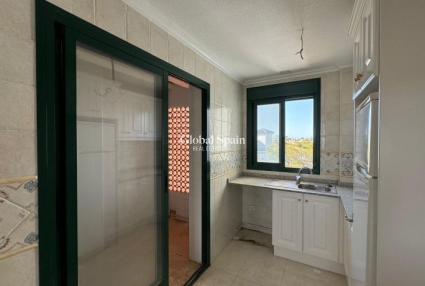 Wederverkoop - APPARTEMENT -
ORIHUELA COSTA - Costa Blanca