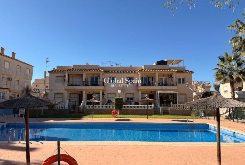 Wederverkoop - APPARTEMENT -
ORIHUELA COSTA - Costa Blanca