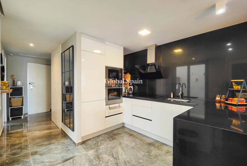 Wederverkoop - APPARTEMENT -
ORIHUELA COSTA - Costa Blanca