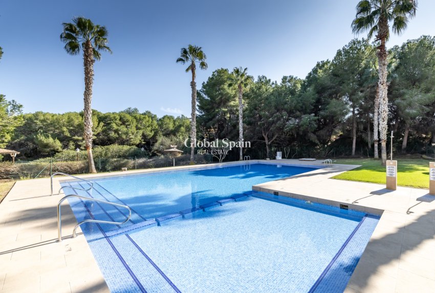 Wederverkoop - APPARTEMENT -
ORIHUELA COSTA - Costa Blanca